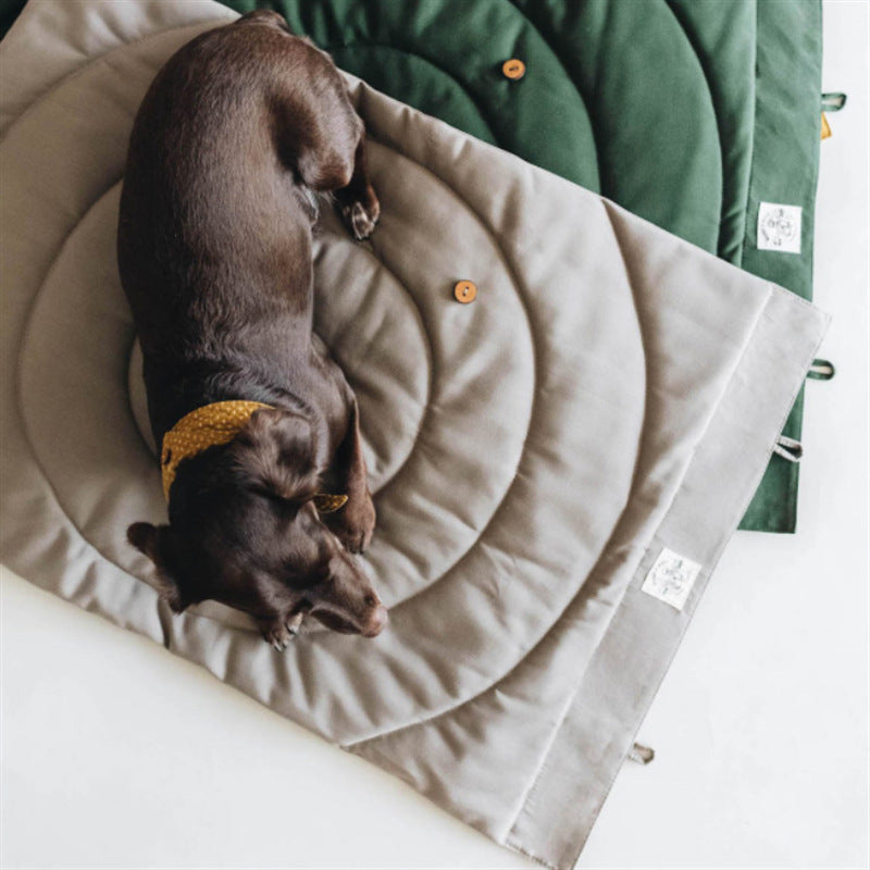 Foldable waterproof and dirt-repellent travel blanket for dogs