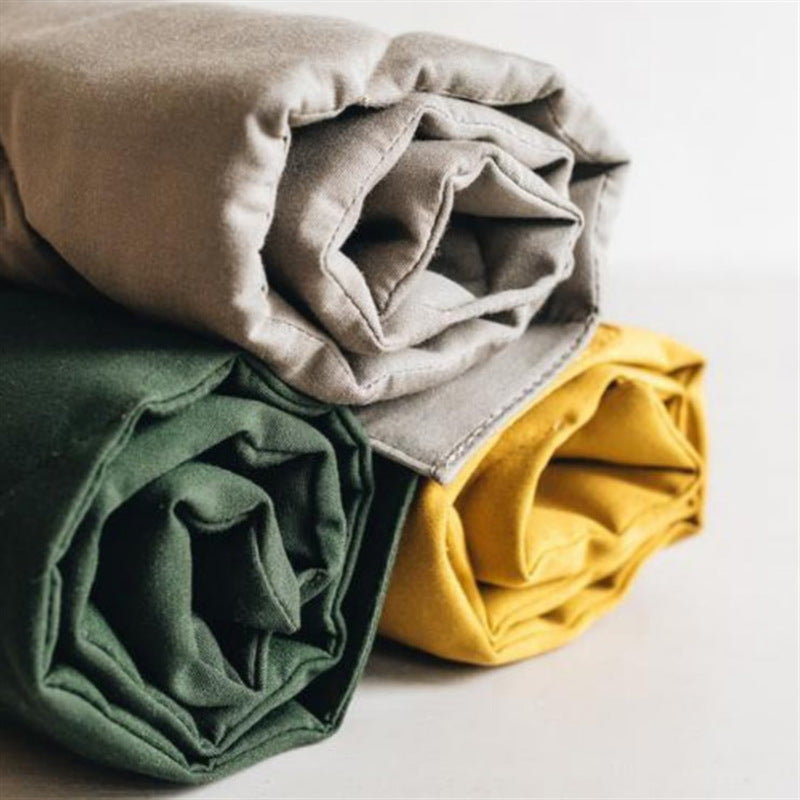 Foldable waterproof and dirt-repellent travel blanket for dogs