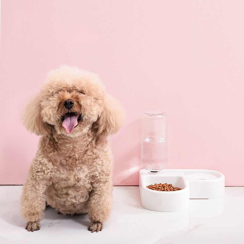 Heart-shaped feeding bowl station