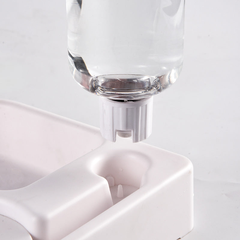 Heart-shaped feeding bowl station