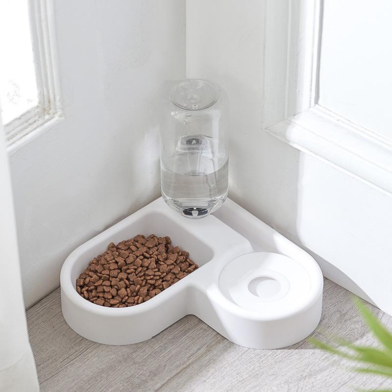 Heart-shaped feeding bowl station