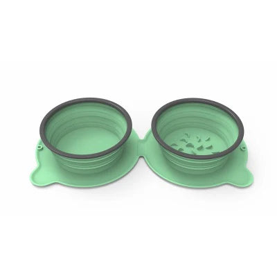 Foldable feeding station for on the go