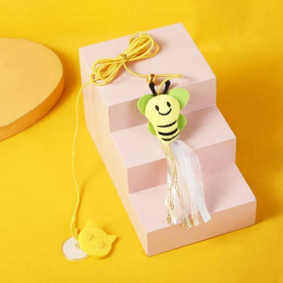 Hanging cat toy